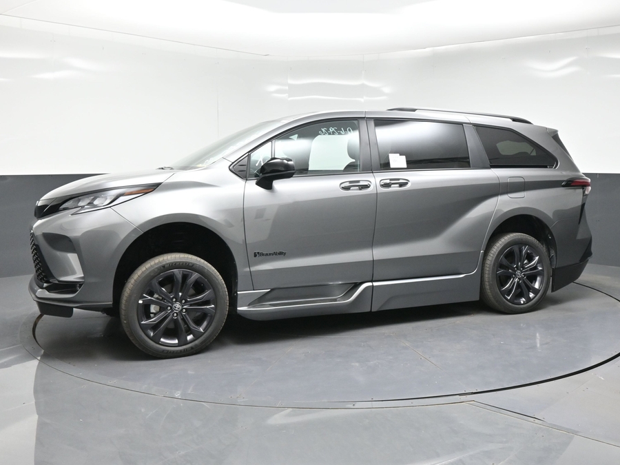 New 2026 Toyota Sienna Hybrid XSE Sport - BraunAbility Side Entry In Floor Automatic Ramp