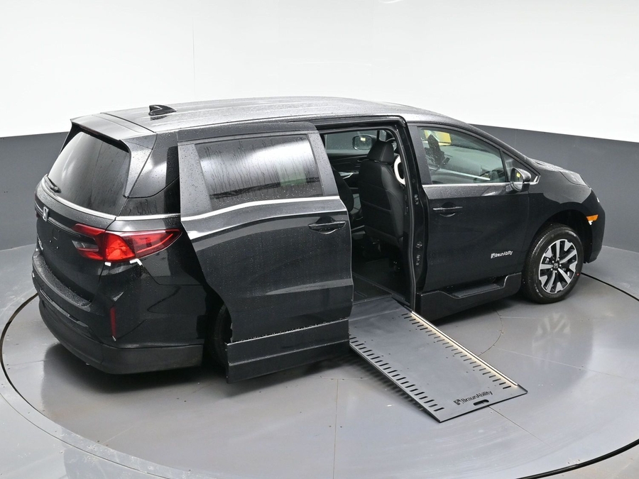 Black Honda Odyssey image number 22