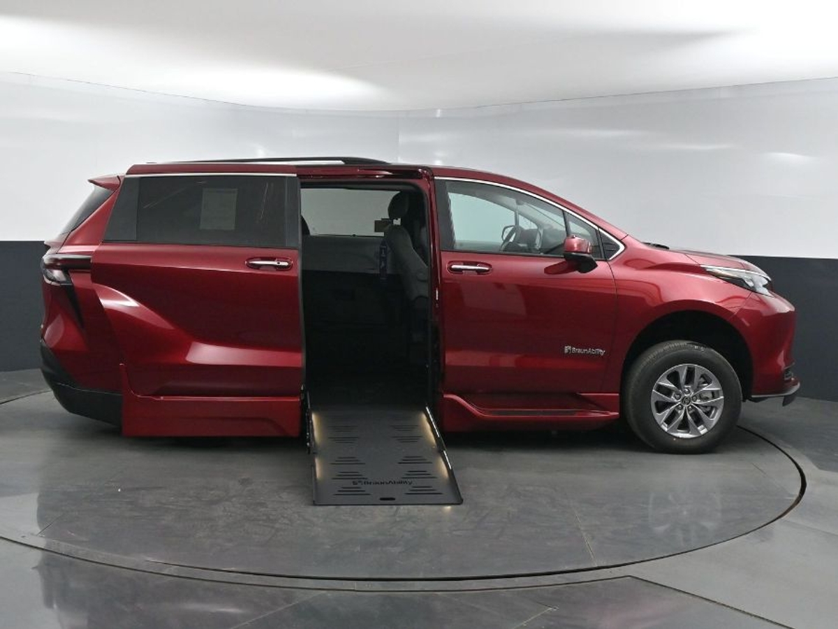 2025 TOYOTA SIENNA - Image 8