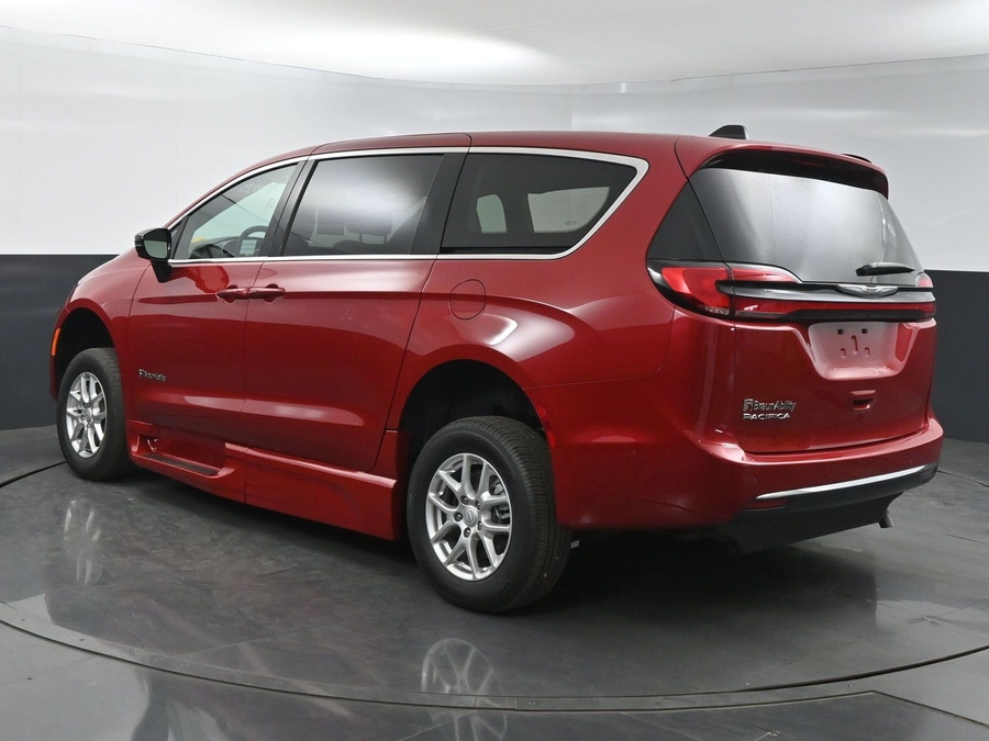 New 2025 Chrysler Pacifica Select Plus - BraunAbility Side Entry Entry Fold Out Automatic Ramp