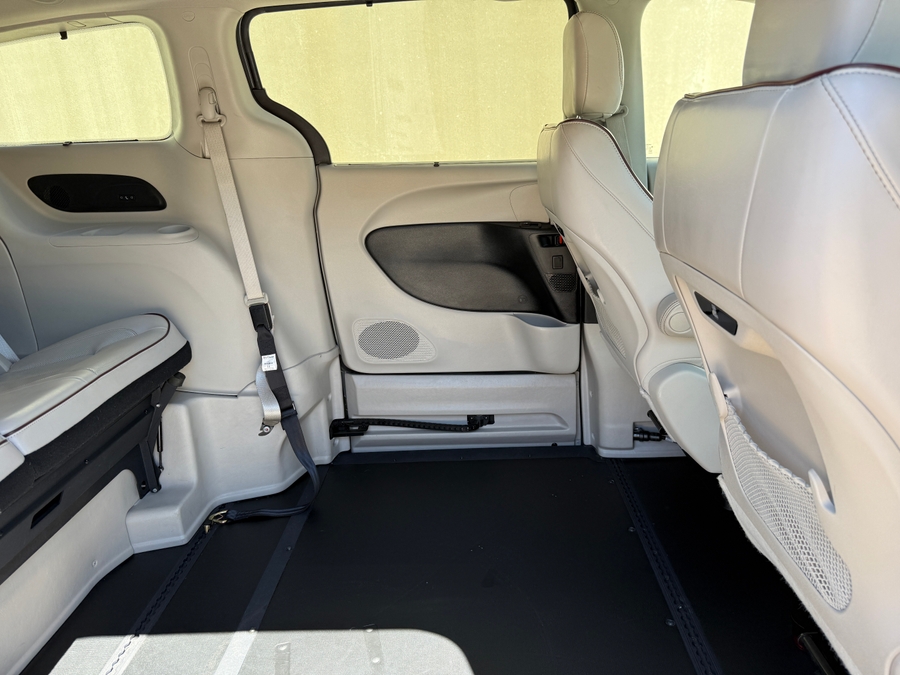 Used 2020 Chrysler Pacifica Limited - BraunAbility Side Entry Entry In Floor Automatic Ramp