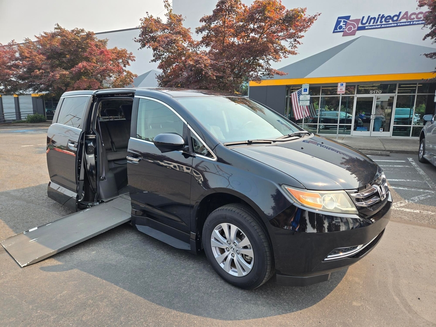 Used 2015 Honda Odyssey EX - BraunAbility Side Entry In Floor Automatic Ramp