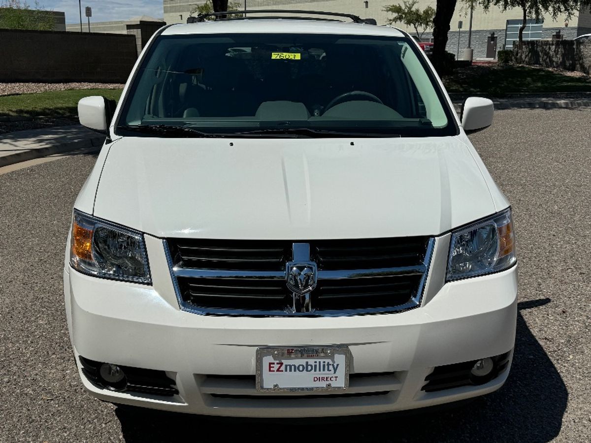 2010 DODGE GRAND CARAVAN - Image 10