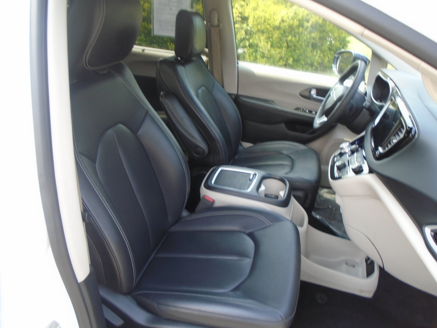 White Chrysler Pacifica image number 6