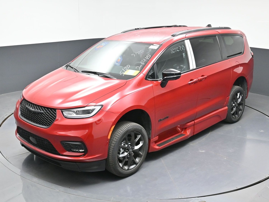 New 2026 Chrysler Pacifica Select Sport - BraunAbility Side Entry Entry In Floor Automatic Ramp