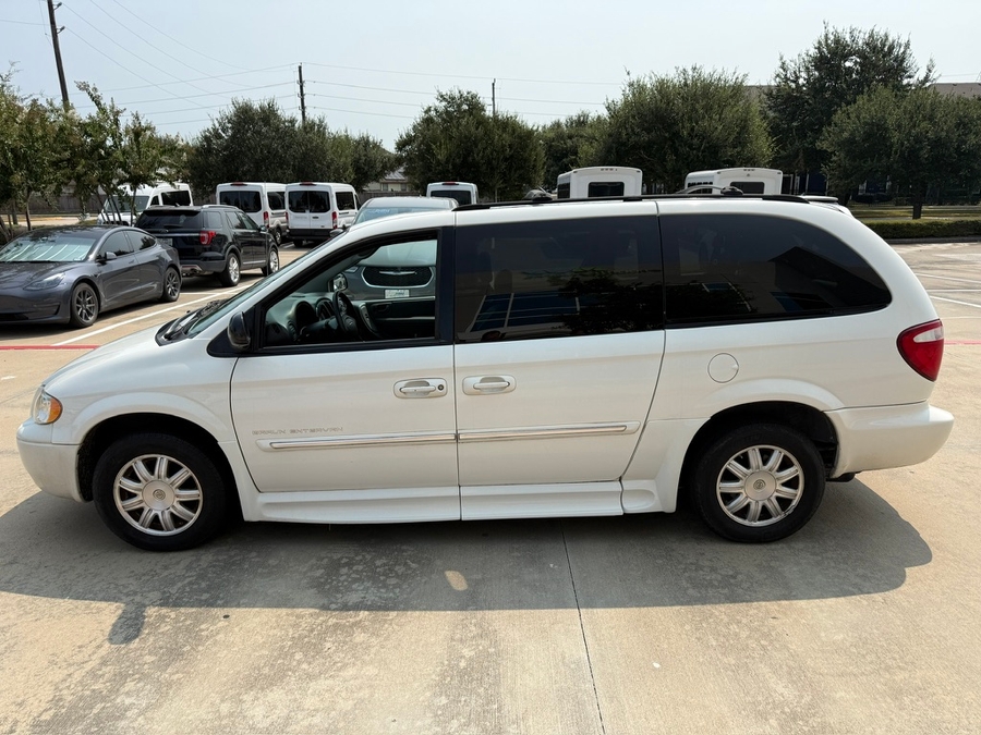 2007 Chrysler Town & Country Touring - Photo 6