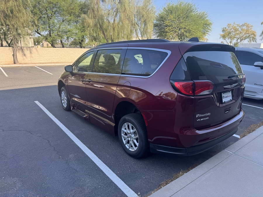 Used 2021 Chrysler Voyager LXi - BraunAbility Side Entry Fold Out Automatic Ramp