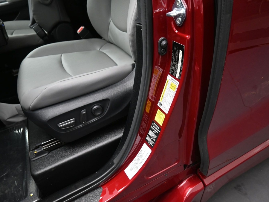 Red Toyota Sienna image number 13