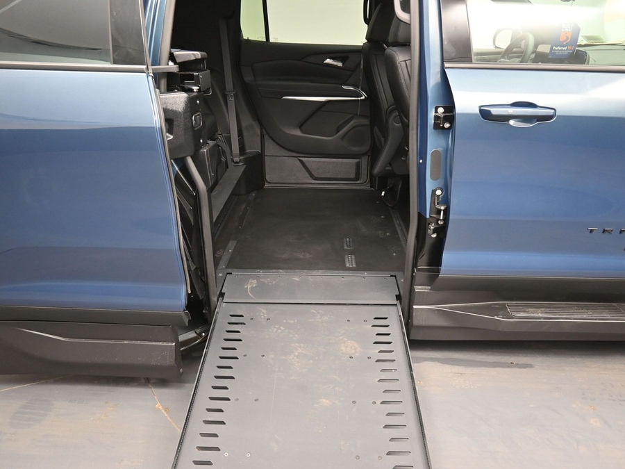 New 2026 Chevrolet Traverse 1LT Midnight - BraunAbility Side Entry Entry In Floor Automatic Ramp