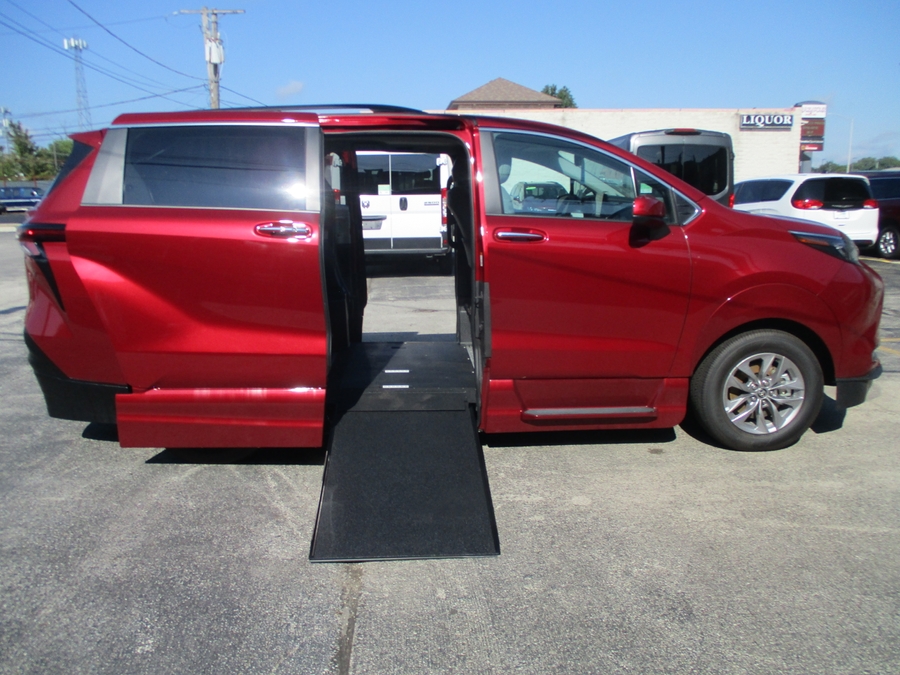 Red Toyota Sienna image number 5