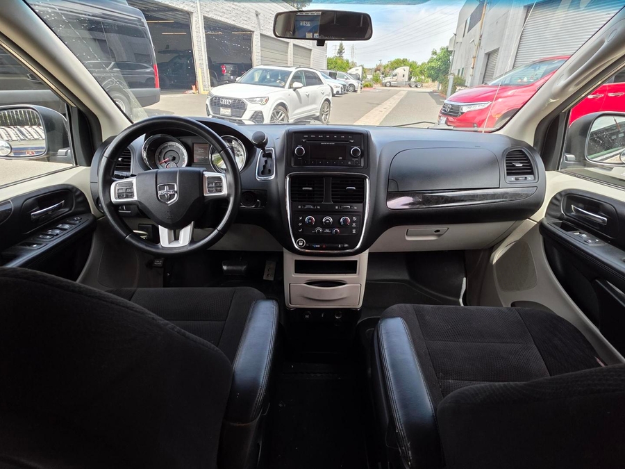 Used 2014 Dodge Grand Caravan SXT - BraunAbility Side Entry Entry Fold Out Automatic Ramp