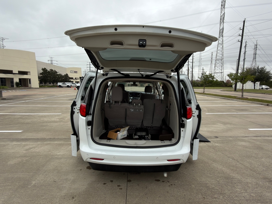 Used 2018 Chrysler Pacifica Touring - VMI Side Entry Entry In Floor Automatic Ramp