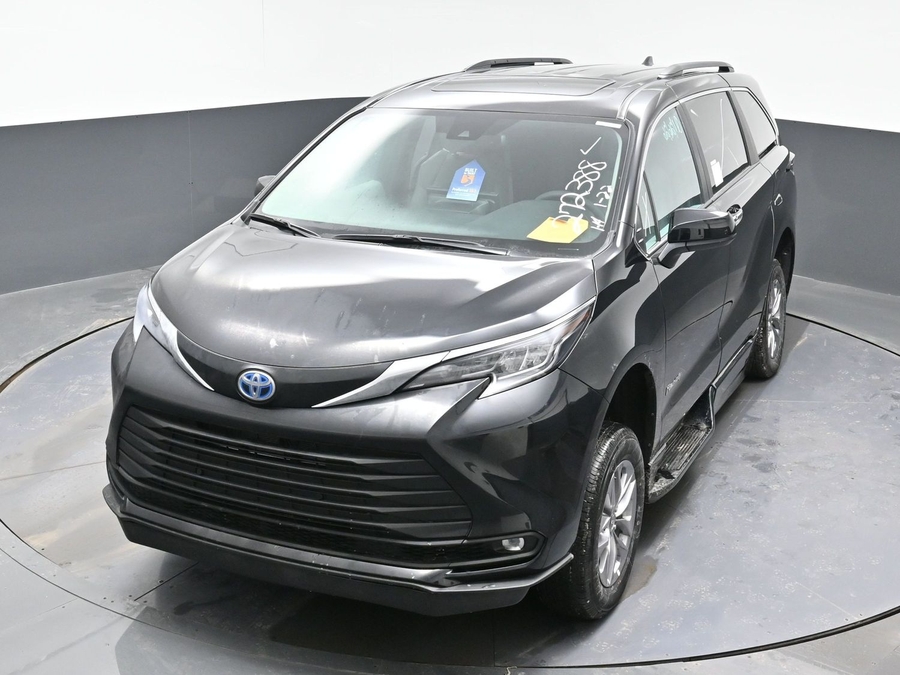 Black Toyota Sienna image number 23