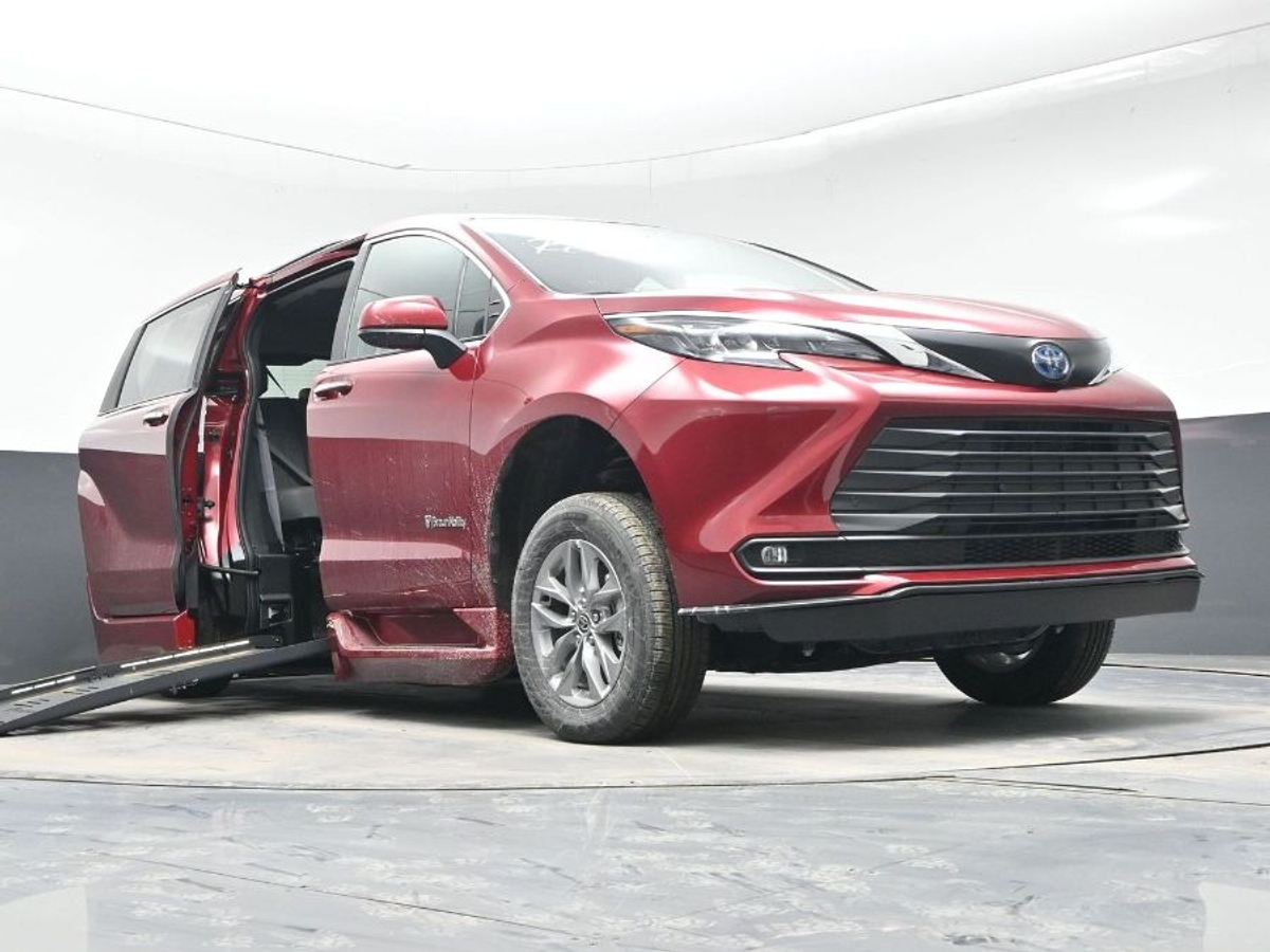 2025 TOYOTA SIENNA - Image 19