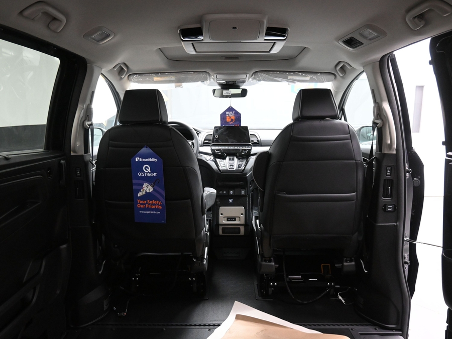 New 2026 Honda Odyssey Touring - BraunAbility Side Entry In Floor Automatic Ramp