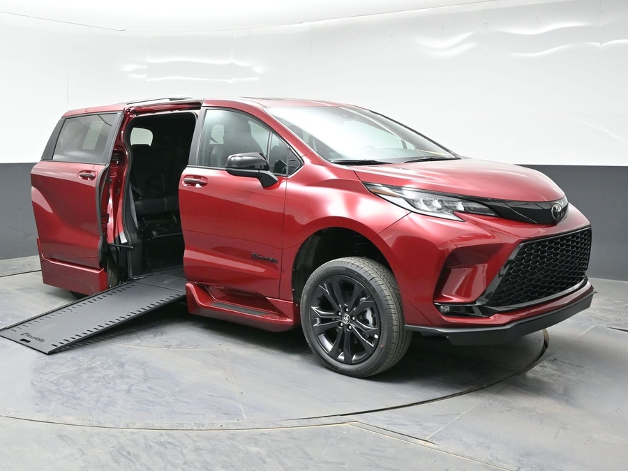 New 2026 Toyota Sienna Hybrid XSE Sport - BraunAbility Side Entry In Floor Automatic Ramp