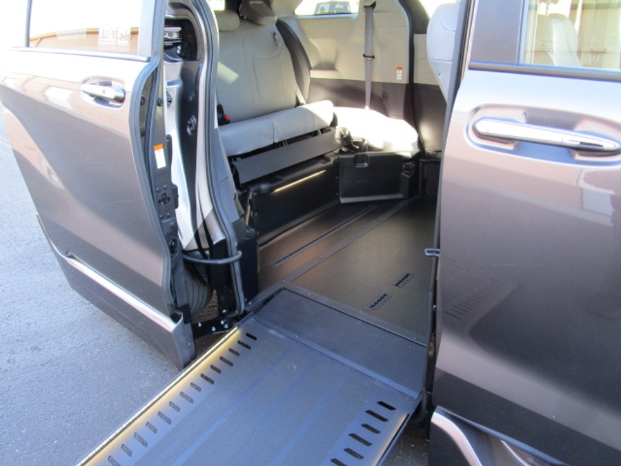 Used 2024 Toyota Sienna Hybrid XLE Base - BraunAbility Side Entry Entry In Floor Automatic Ramp