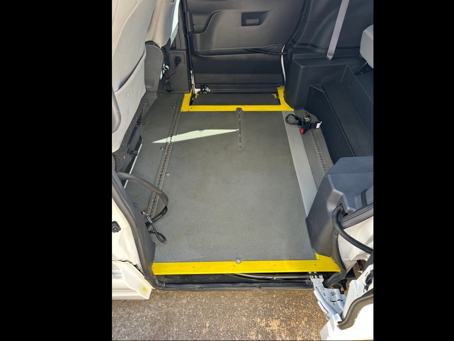Used 2021 Toyota Sienna Hybrid LE - Vantage Mobility Commercial Side Entry Entry In Floor Manual Ramp
