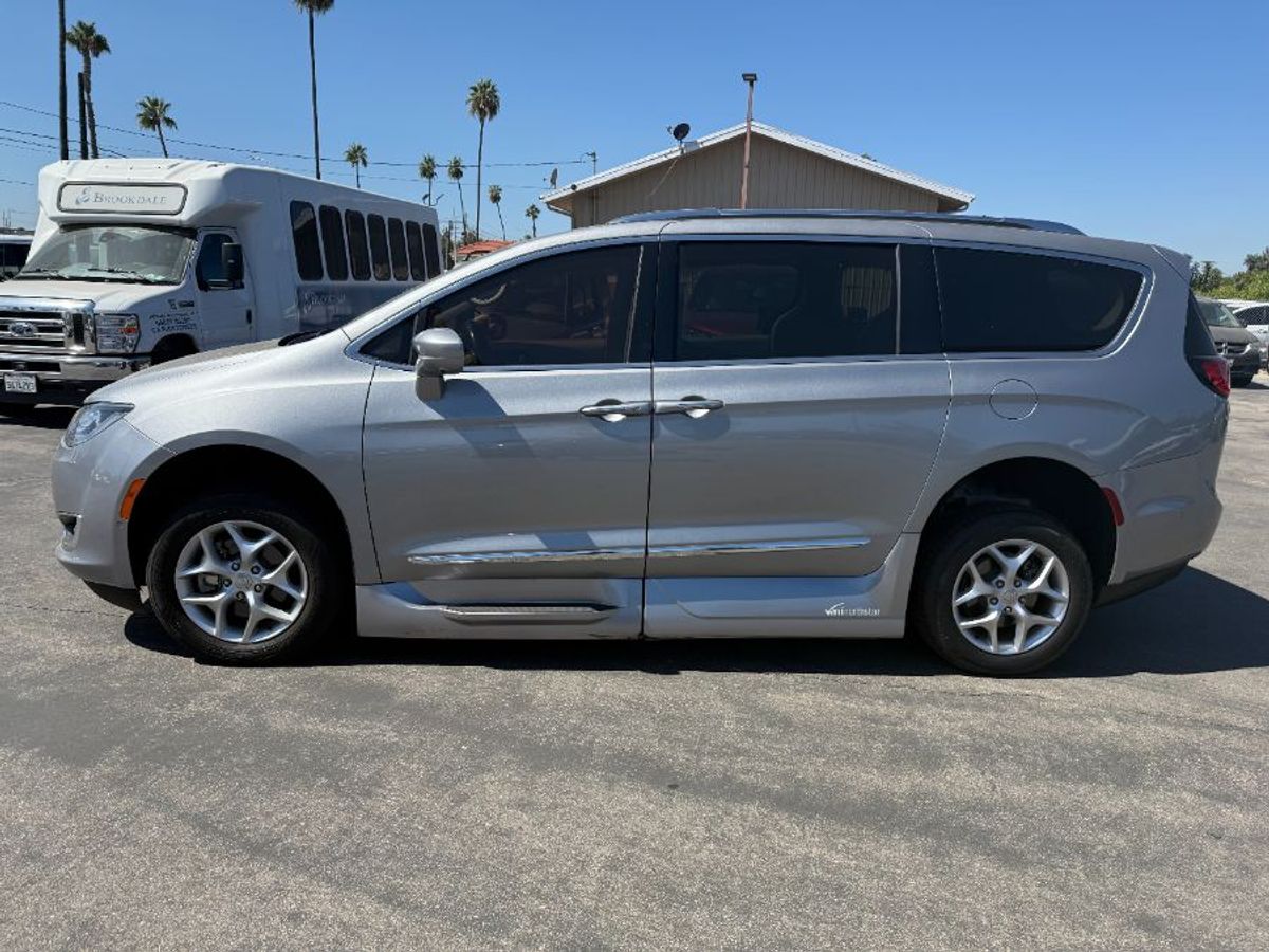 2019 Chrysler Pacifica Touring L