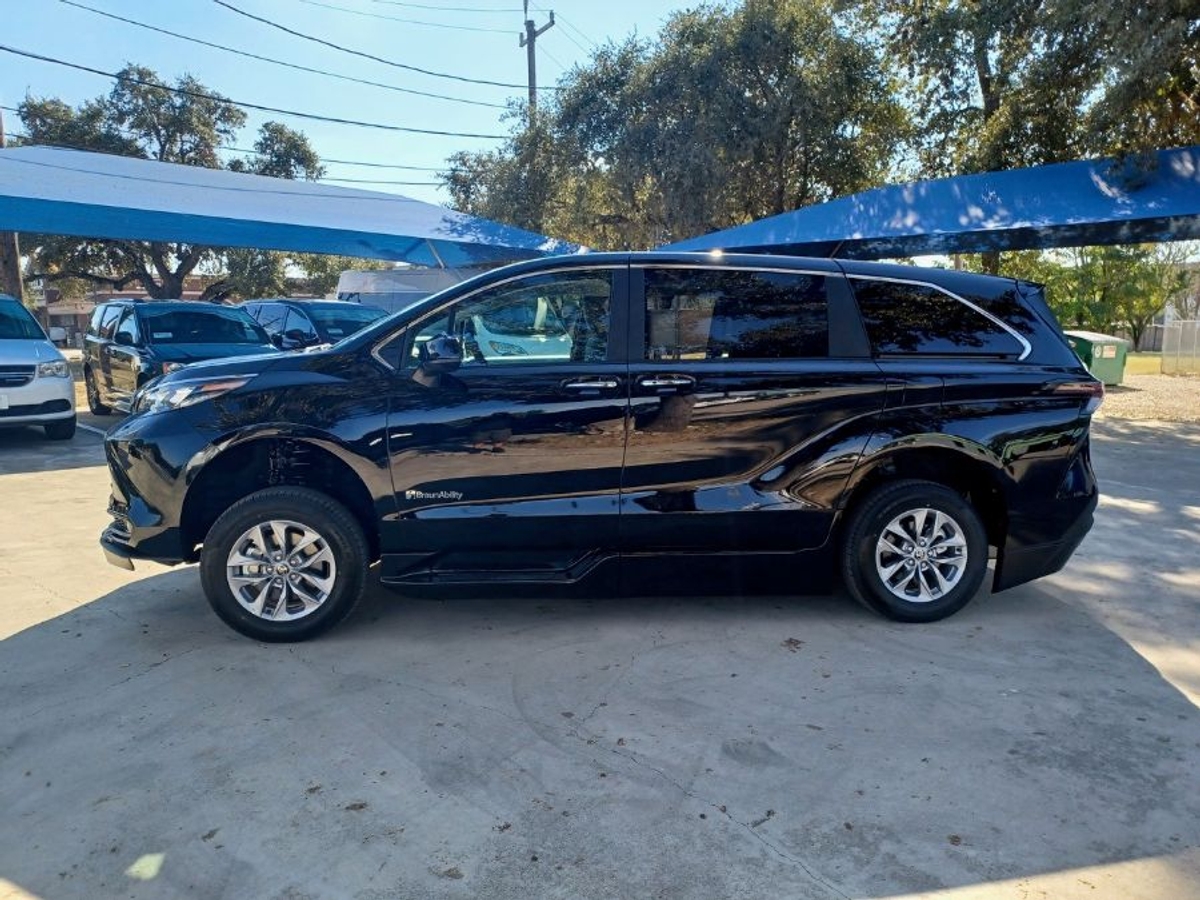 2025 TOYOTA SIENNA - Image 7