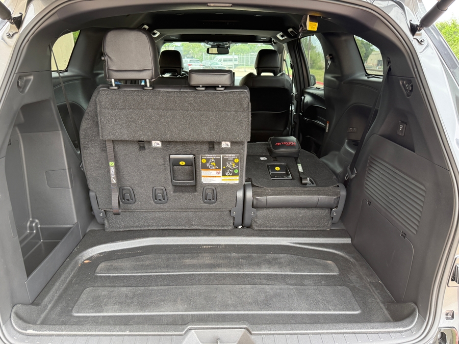 New 2025 Toyota Sienna Hybrid Platinum AWD - VMI Side Entry Entry In Floor Automatic Ramp