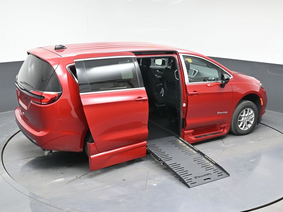 Red Chrysler Pacifica image number 22