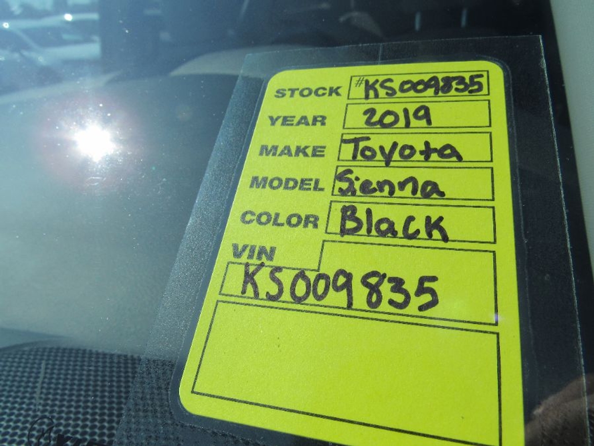 2019 TOYOTA SIENNA - Image 1