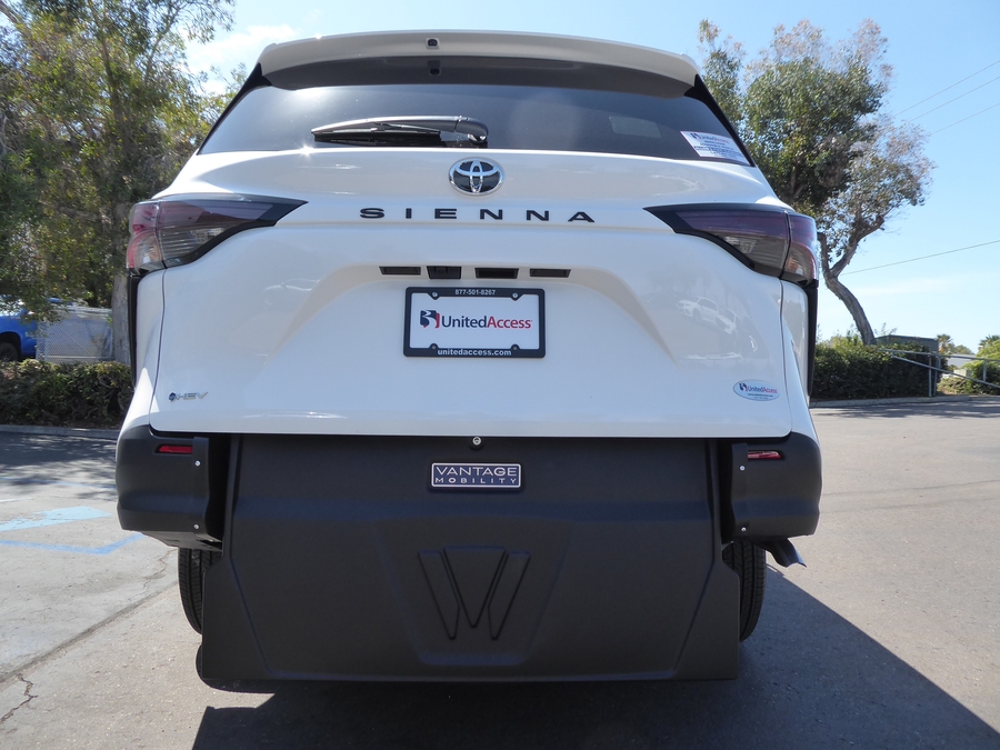 New 2026 Toyota Sienna Hybrid LE w swivel 2nd row - Vantage Mobility Commercial Rear Entry Fold Out Manual Ramp