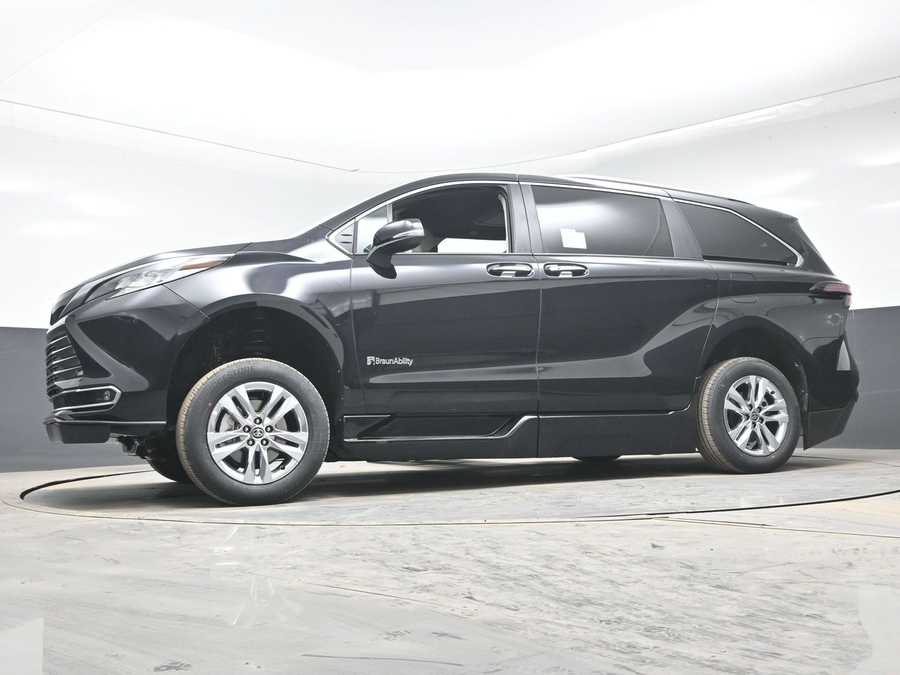 New 2026 Toyota Sienna Hybrid Limited - BraunAbility Side Entry Fold Out Automatic Ramp