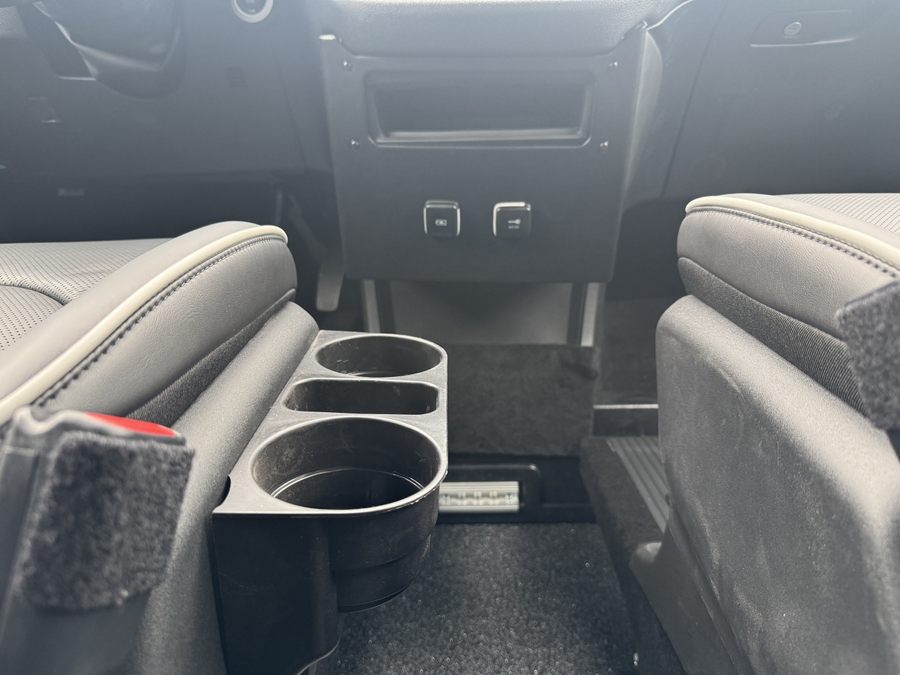 Silver Chrysler Pacifica image number 5