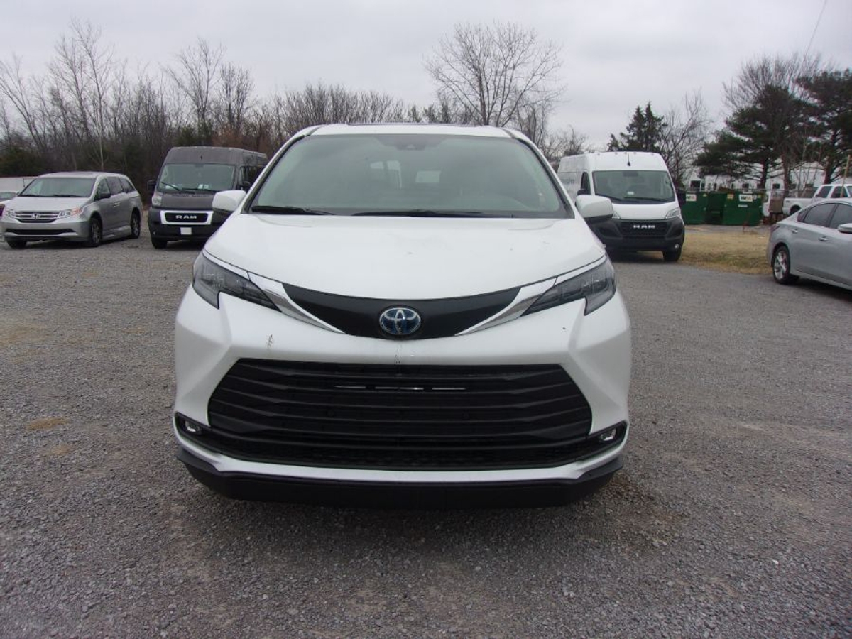 2025 TOYOTA SIENNA - Image 3