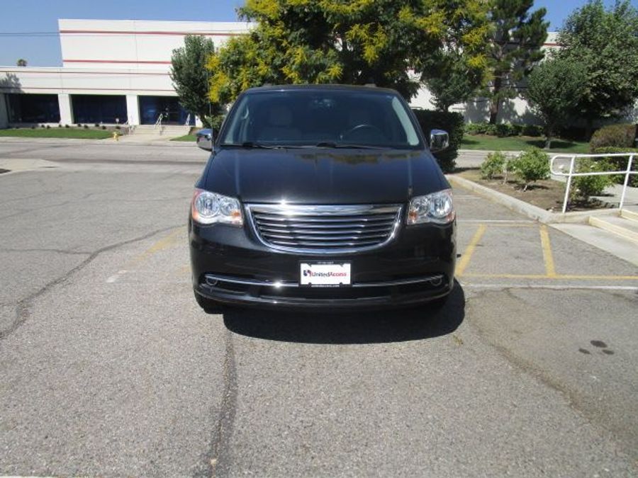 Used 2015 Chrysler Town and Country Touring-L - BraunAbility Side Entry Entry In Floor Automatic Ramp