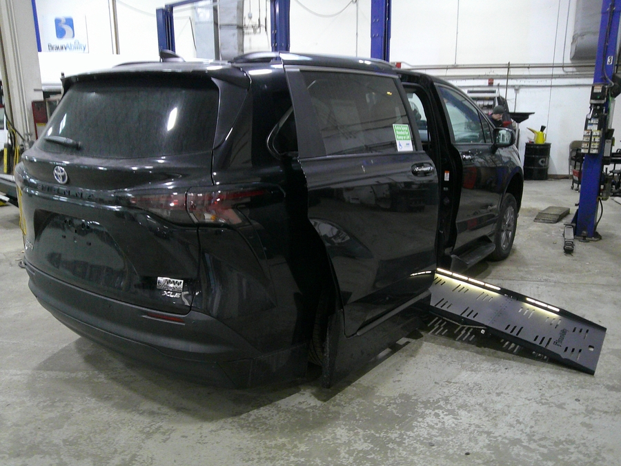 Black Toyota Sienna image number 4