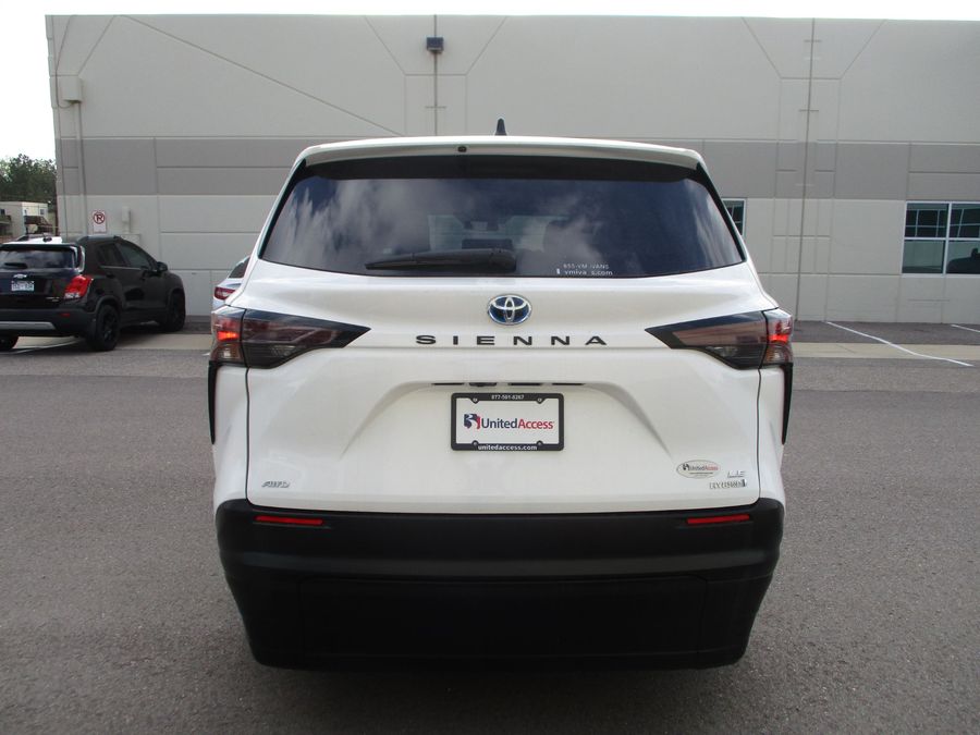 New 2025 Toyota Sienna Hybrid LE w MID ROW - Vantage Mobility Commercial Side Entry Entry In Floor Manual Ramp
