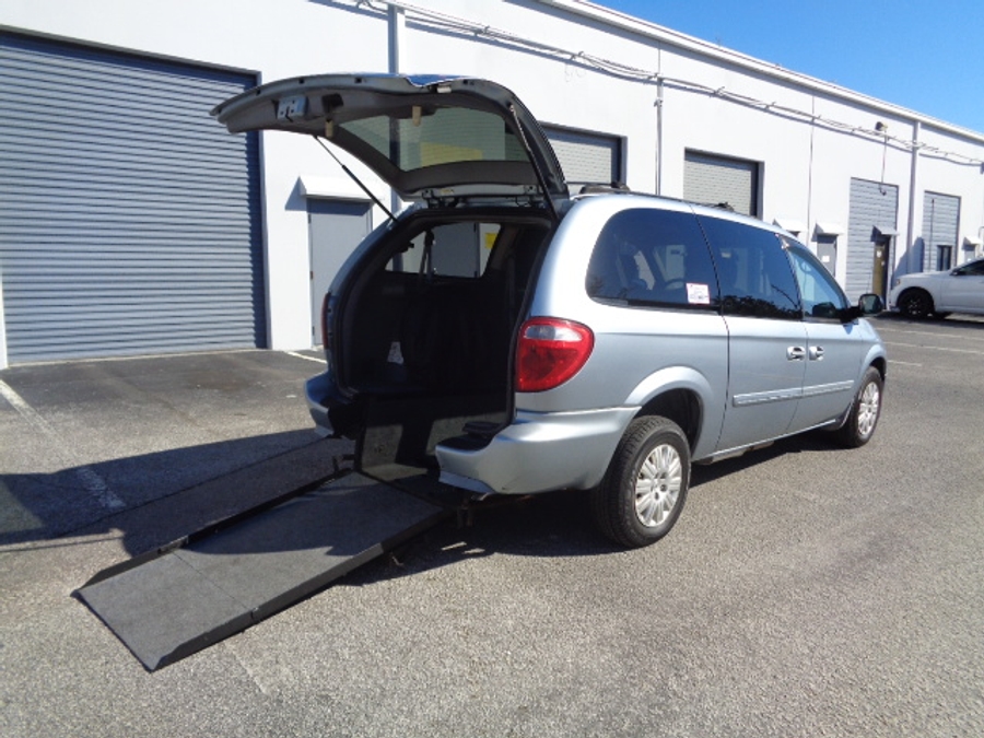2005 Chrysler Town & Country LX