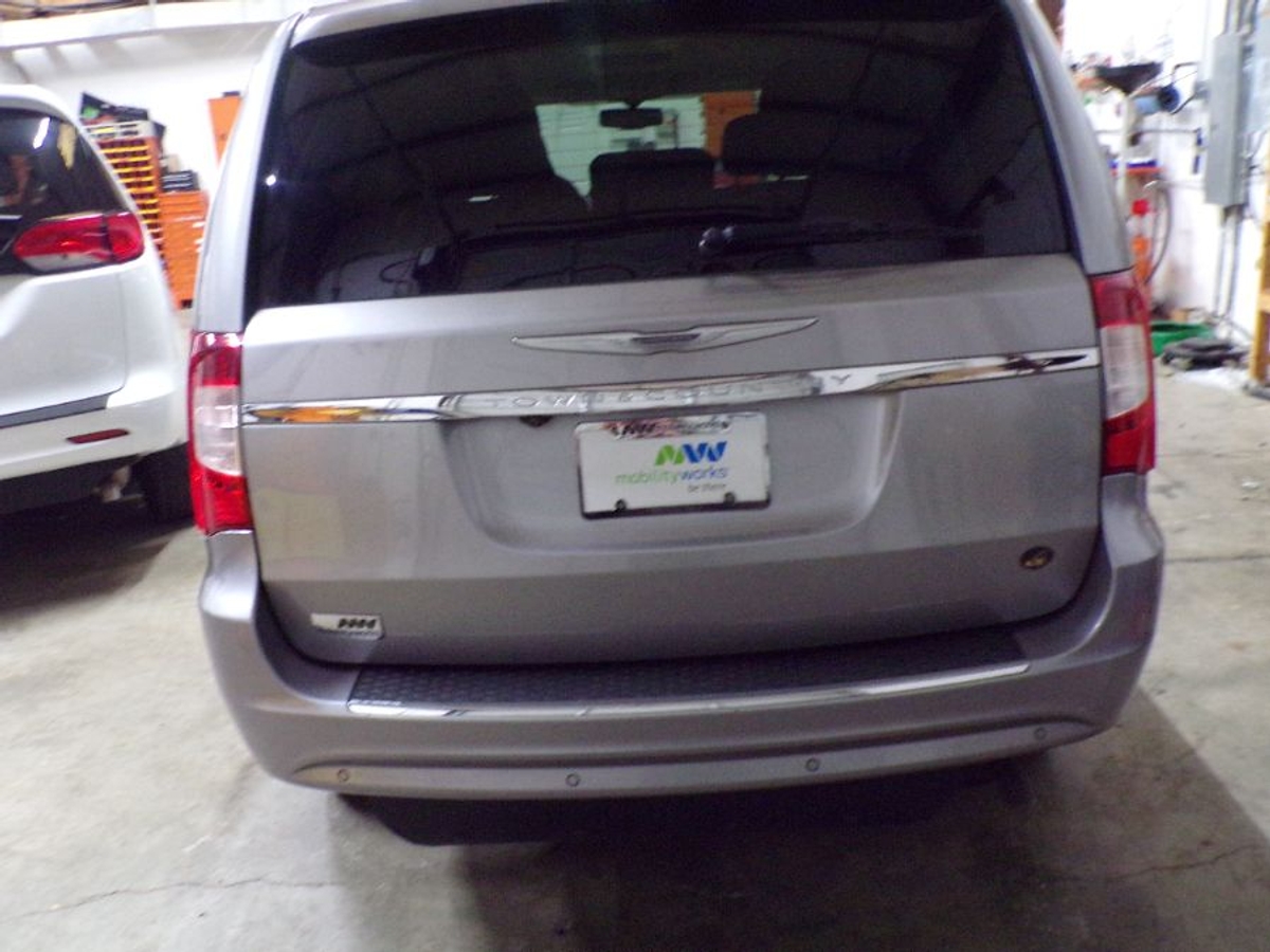 2013 CHRYSLER TOWN AND COUNTRY - Image 5