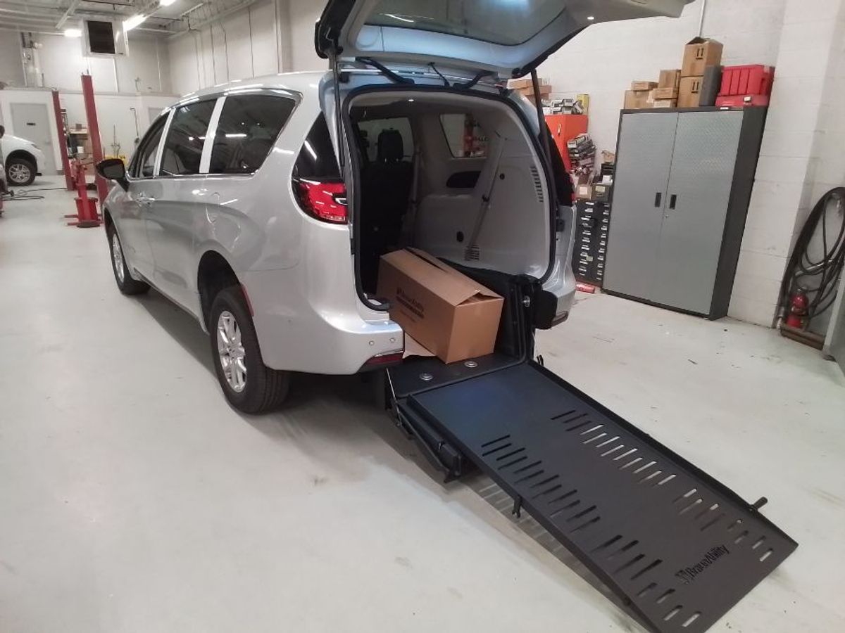 Wheelchair Van New 2024 Chrysler Pacifica RR197720
