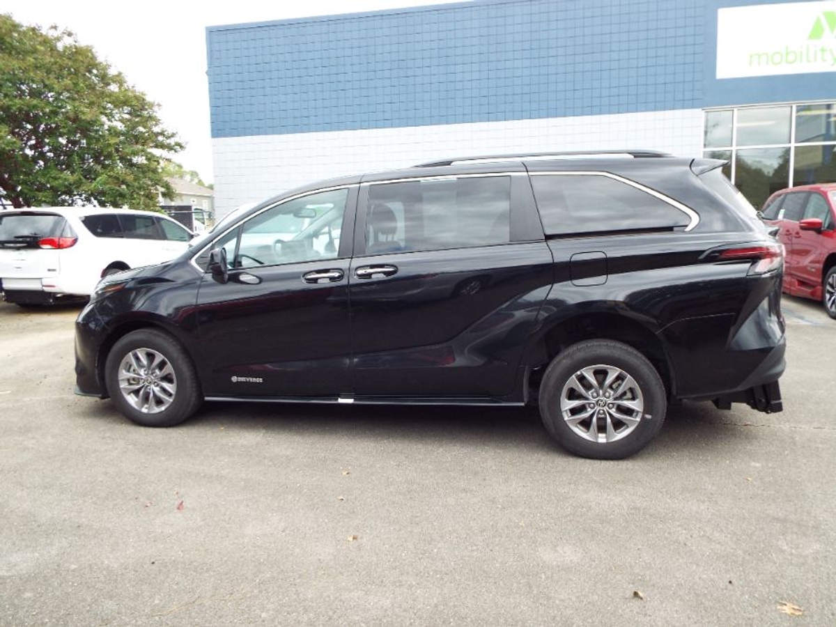2024 TOYOTA SIENNA - Image 9