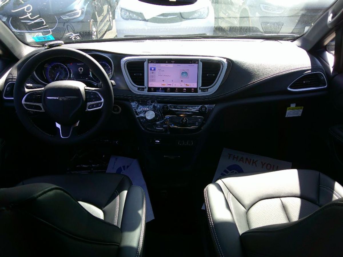 Grey Chrysler Pacifica image number 16