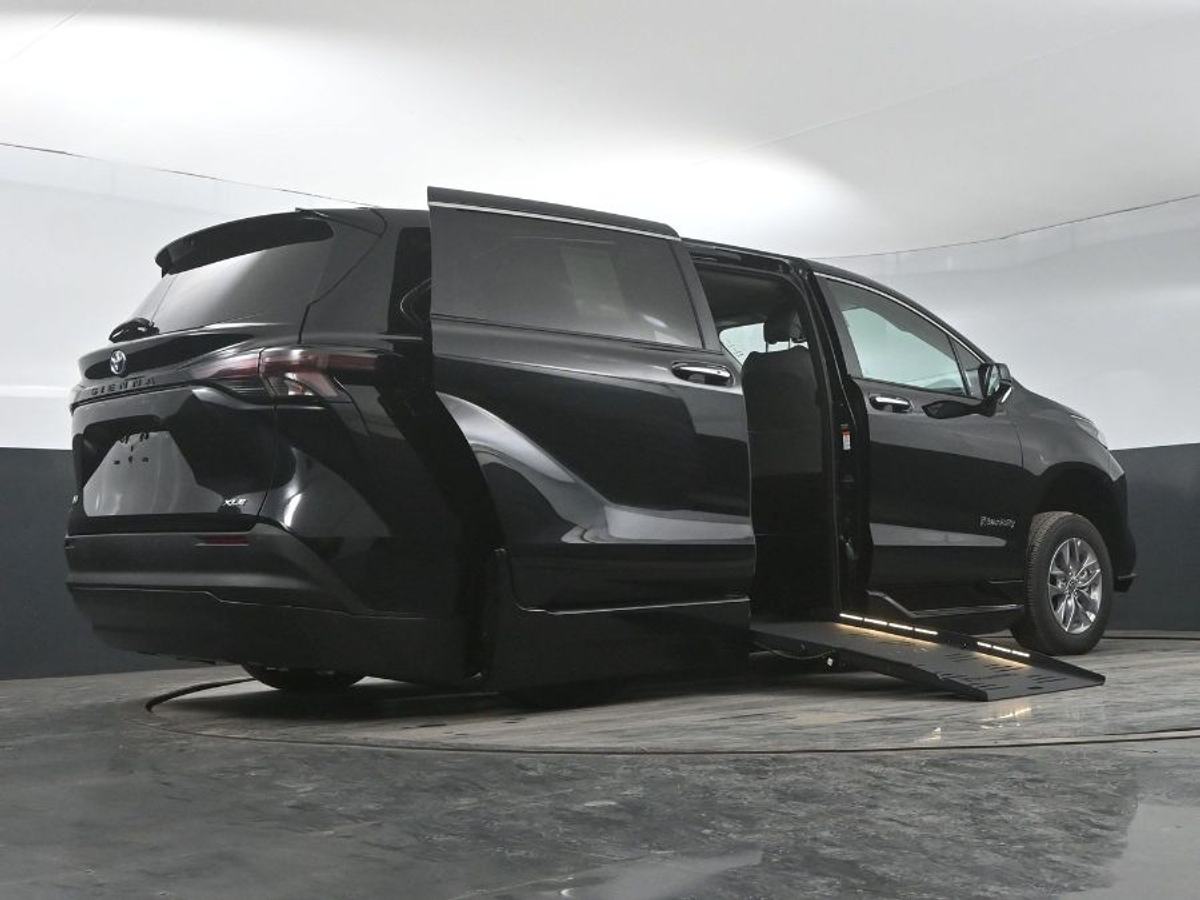2025 TOYOTA SIENNA - Image 22