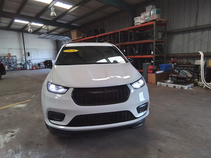 White Chrysler Pacifica image number 23
