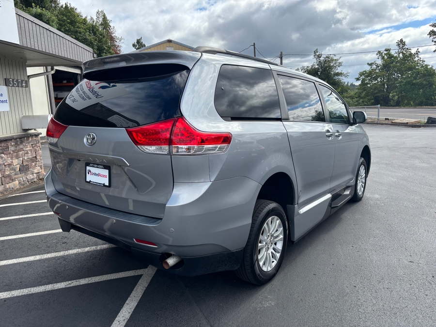 Used 2013 Toyota Sienna XLE - VMI Side Entry In Floor Automatic Ramp
