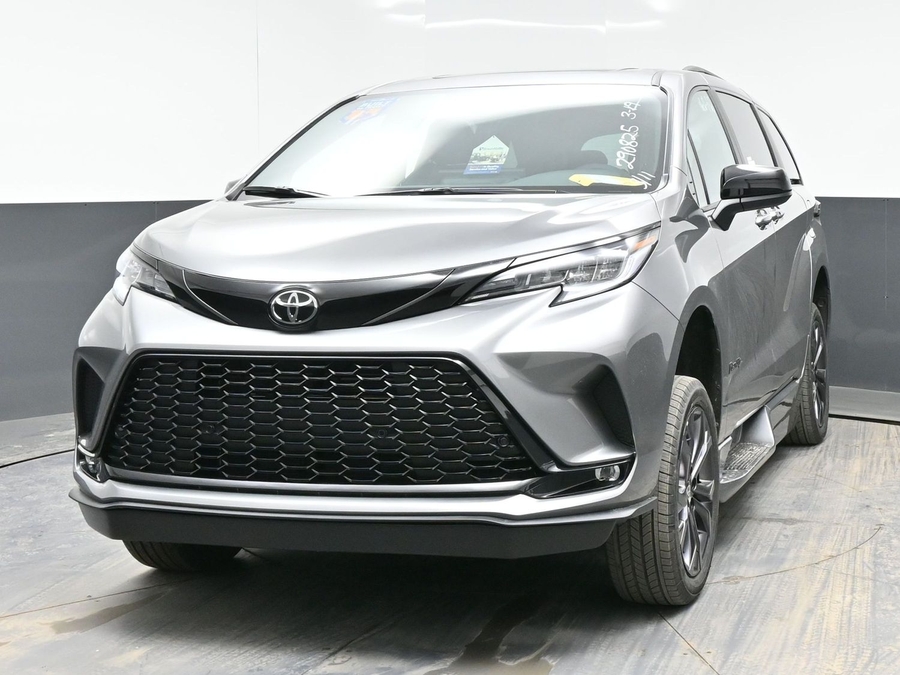 New 2026 Toyota Sienna Hybrid XSE - BraunAbility Side Entry Entry Fold Out Automatic Ramp