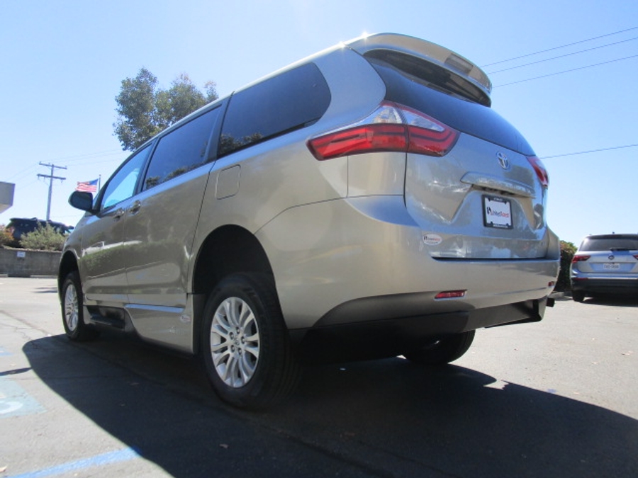 Used 2015 Toyota Sienna XLE - VMI Side Entry Entry In Floor Automatic Ramp