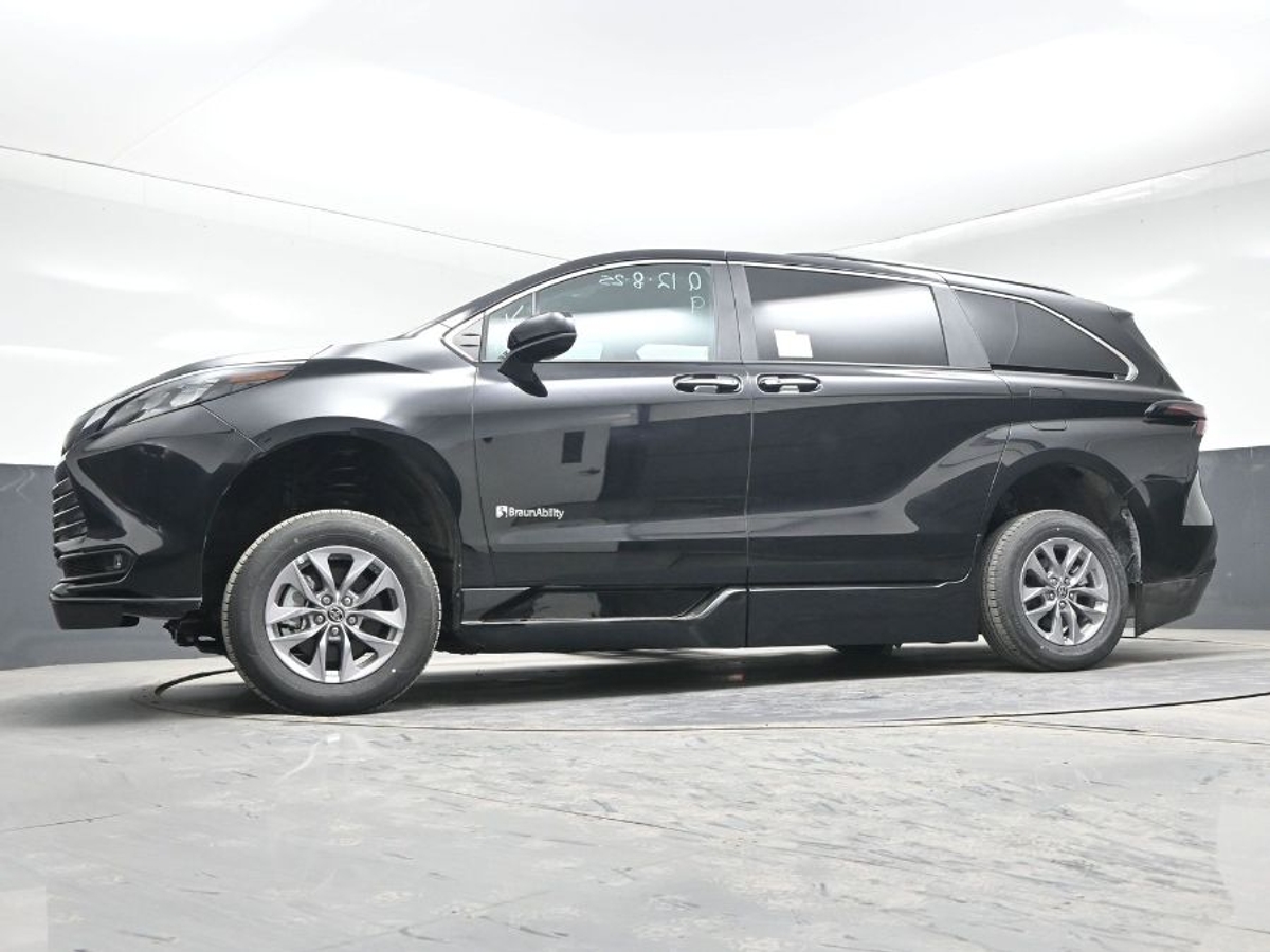 2025 TOYOTA SIENNA - Image 19