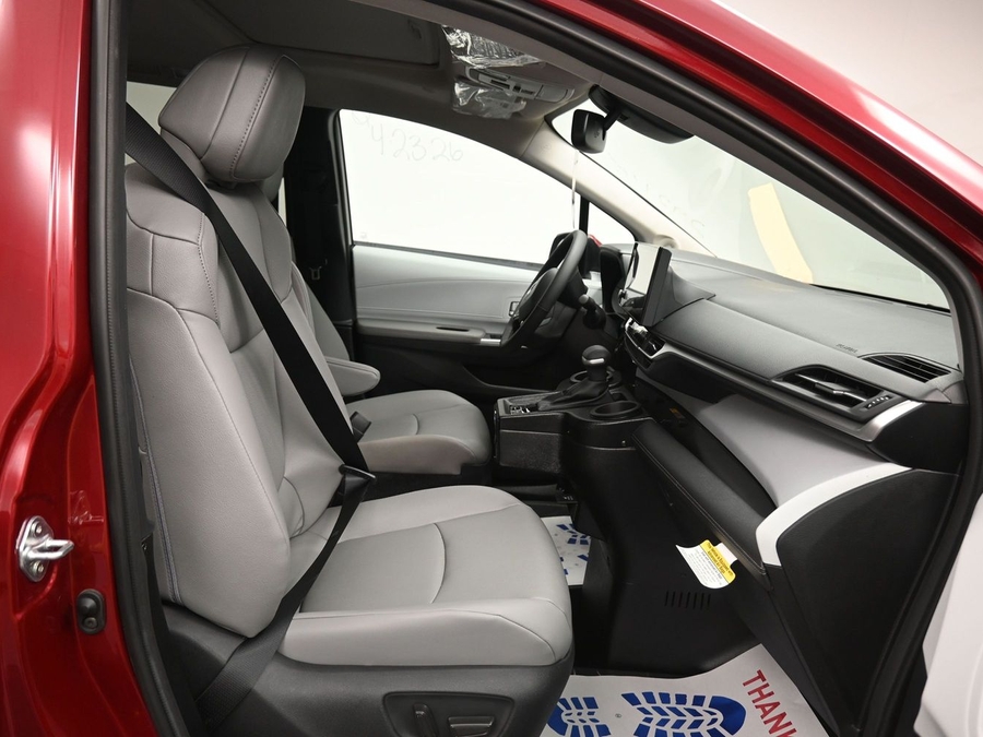 New 2026 Toyota Sienna Hybrid XLE Add - BraunAbility Side Entry Entry In Floor Automatic Ramp