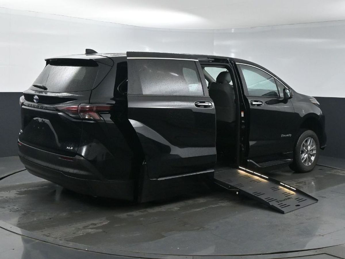 2025 TOYOTA SIENNA - Image 7