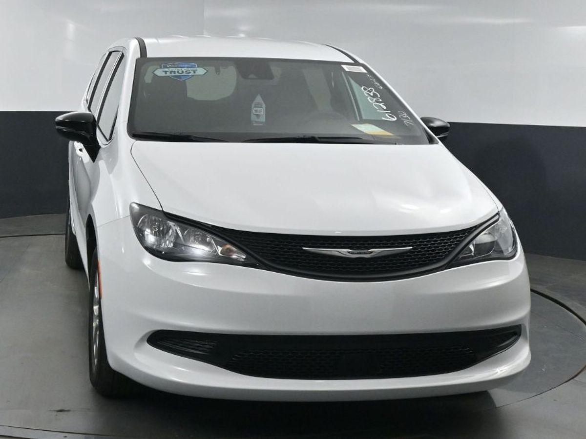 2025 CHRYSLER VOYAGER - Image 2