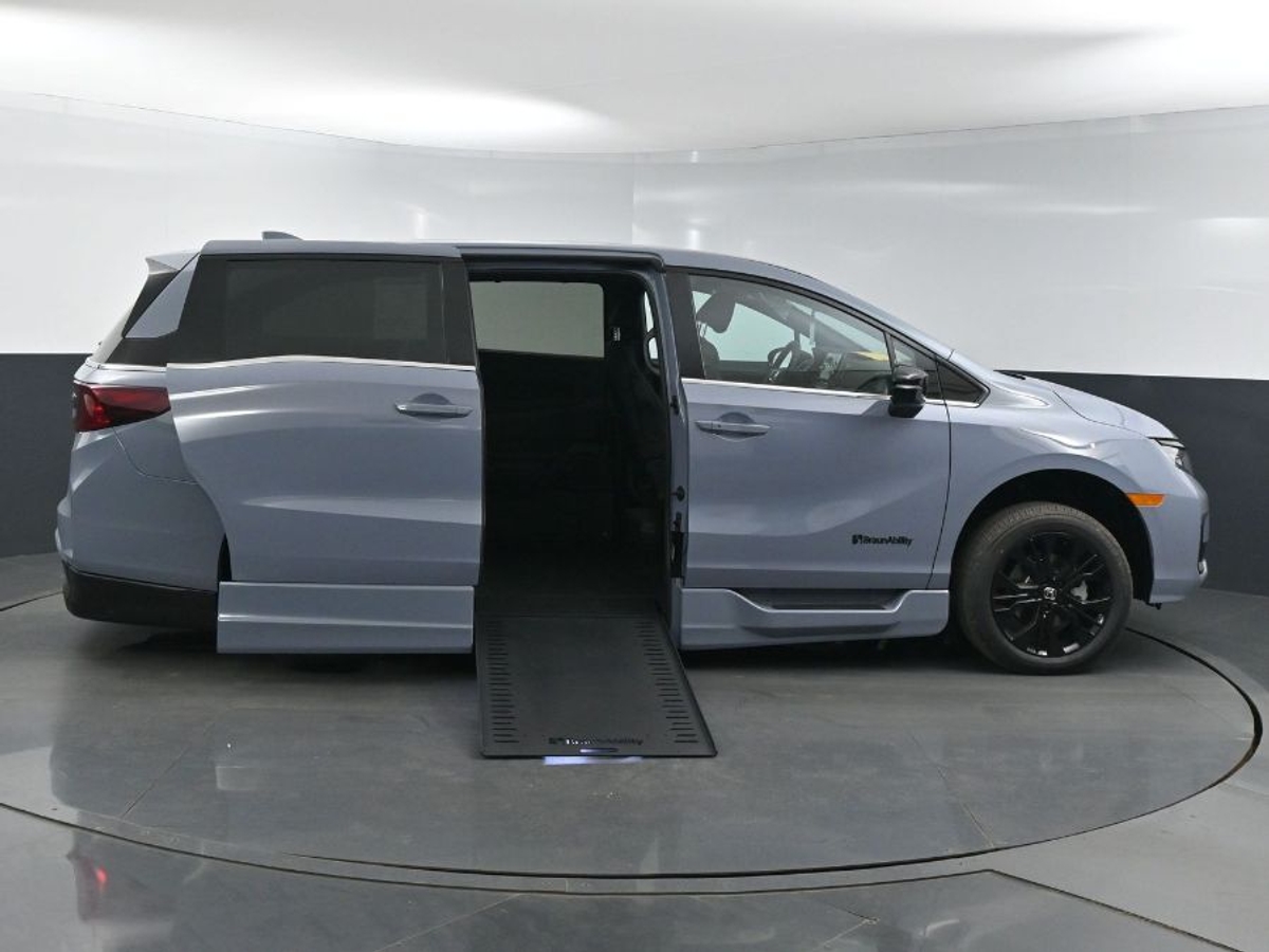 Grey Honda Odyssey with Side Entry Automatic In Floor ramp