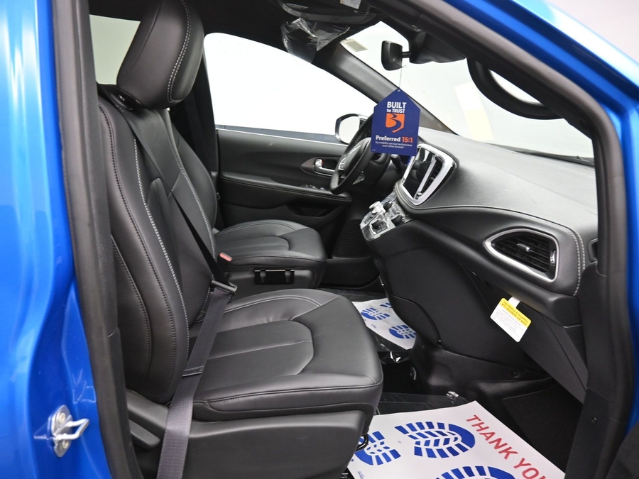 Blue Chrysler Pacifica image number 5